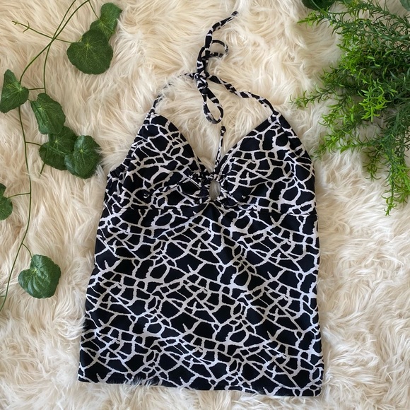 Halter neck Top - Picture 8 of 9